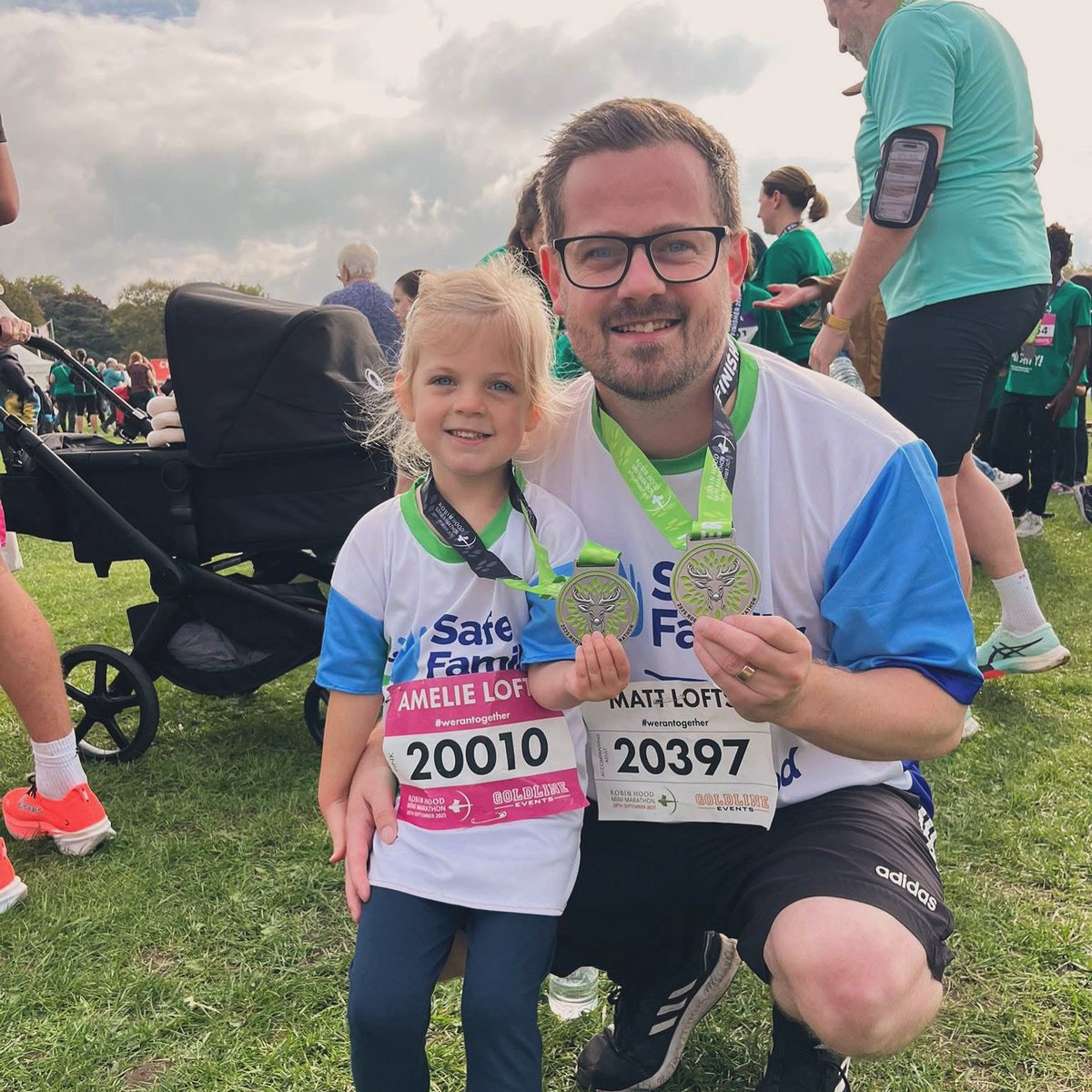 Robin Hood Mini Marathon 💪🏻 Amelie ran to raise for money for @safefamiliesuk - check out their page to hear about the amazing support their volunteers give. 💚💙

Please do consider donating here: justgiving.com/page/amelieand…