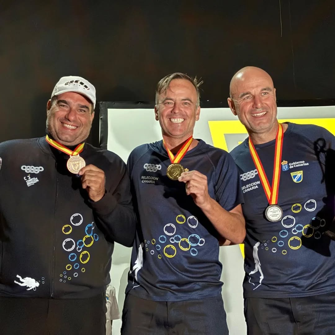 DXTenerife's tweet photo. 👏👏👏 Nuestra enhorabuena a los/as deportistas de la #Fedecas en el Campeonato de España de Vídeo Submarino celebrado en Málaga y en el Campeonato de España de Cazafoto Apnea celebrado en El Hierro este fin de semana
📸 @FEDAS_oficial https://t.co/NWl3egfuZk