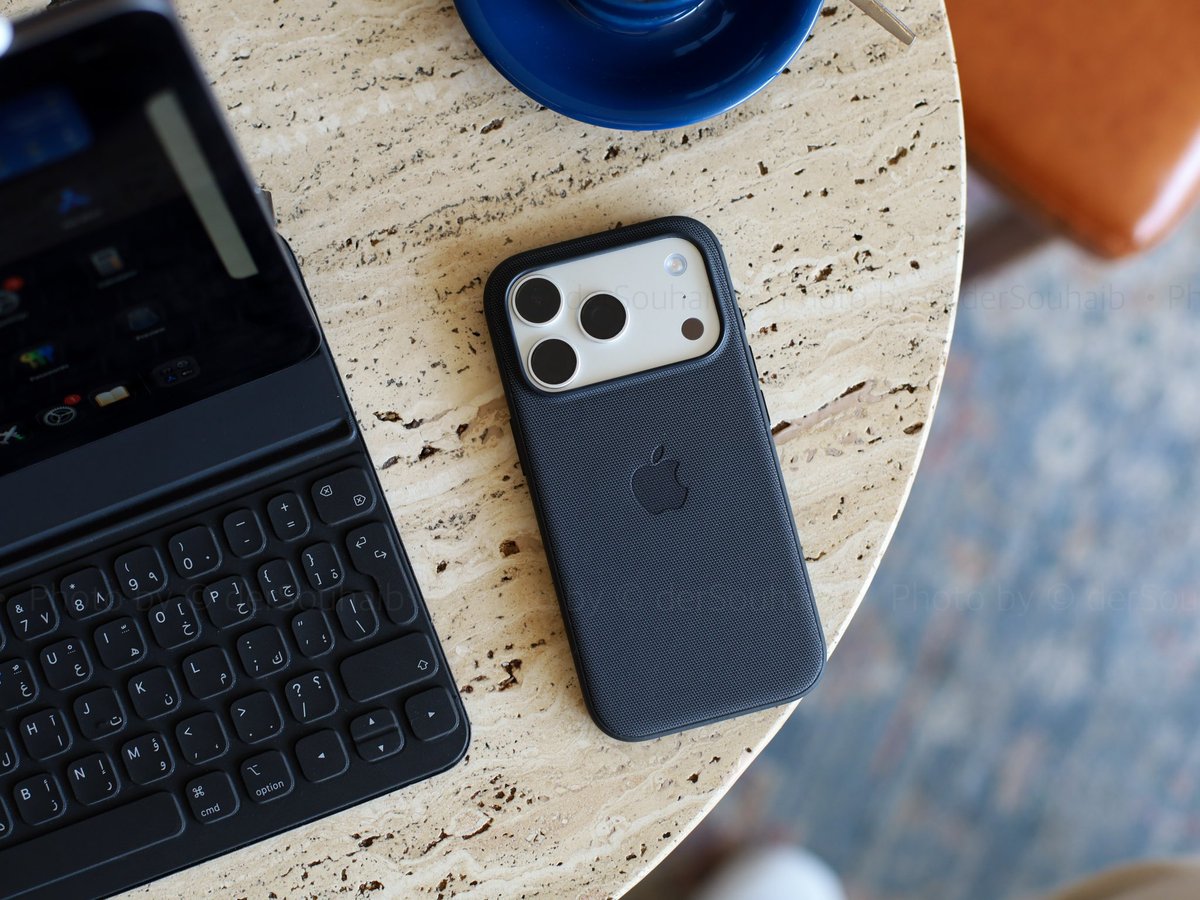 مجموعة صور لـ #iPhone17Pro الفضي وغطاء الحماية TechWoven باللون الأسود. اسألني ❓