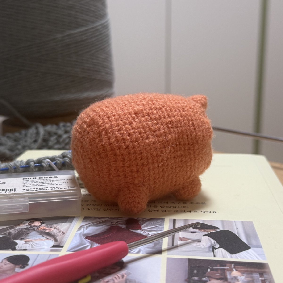 체인소맨보고 감동받아서 포치타 뜨고있는데요 실이 너무 얇아서 힘들다 레이스얀 1.2….