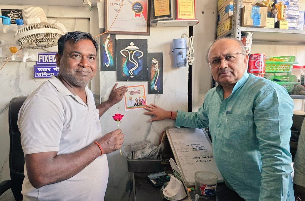 SidharthNSingh's tweet image. अपनी विधानसभा शहर पश्चिमी, प्रयागराज के मुण्डेरा चुंगी में #GSTReform जागरूकता अभियान के अन्तर्गत क्षेत्र के व्यापारियों, वेंडर्स एवं उपभोक्ताओं से संवाद किया। 

इस दौरान नए जीएसटी सुधारों से होने वाले लाभ, पारदर्शिता व सुविधा पर प्रकाश डाला और सभी को सरकार की इस पहल का लाभ उठाने…