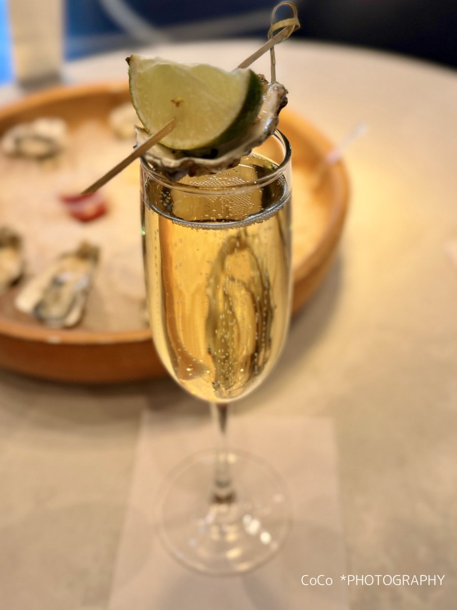 39coco39coco's tweet image. 氷に咲く、海の花。
ひと口で広がる潮風と泡の調べ🥂

#Oysters #OysterLover #ChampagneTime 
#SeafoodPorn 
#WineAndDine
#coco日和