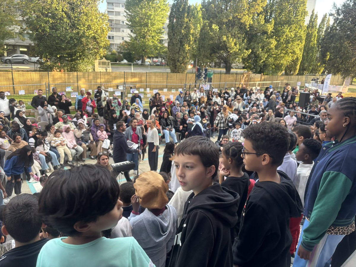 Je trouve enfin le temps de dire mon émotion et ma fierté d’avoir inauguré Vendredi  l’Ecole Paul Chollet au cœur de notre quartier de Montanou.
Double promesse tenue:
-celle de faire une école d’excellence pour ce quartier d’<a href="/villeagen/">Ville d'Agen 🇫🇷🇪🇺🇺🇦</a> 
- celle de faire mémoire  de Paul Chollet