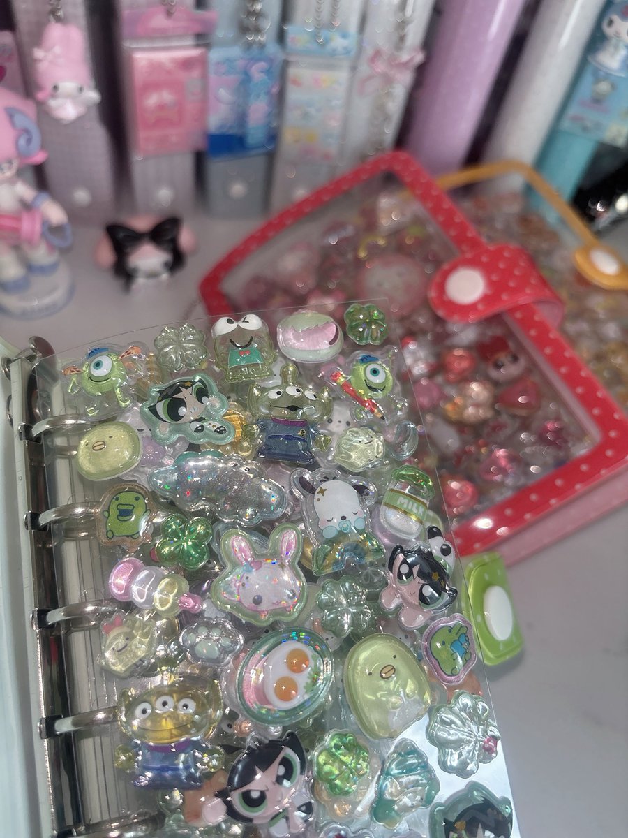 杏奈様確認用ページ 実は少し前からシール帳を始めました