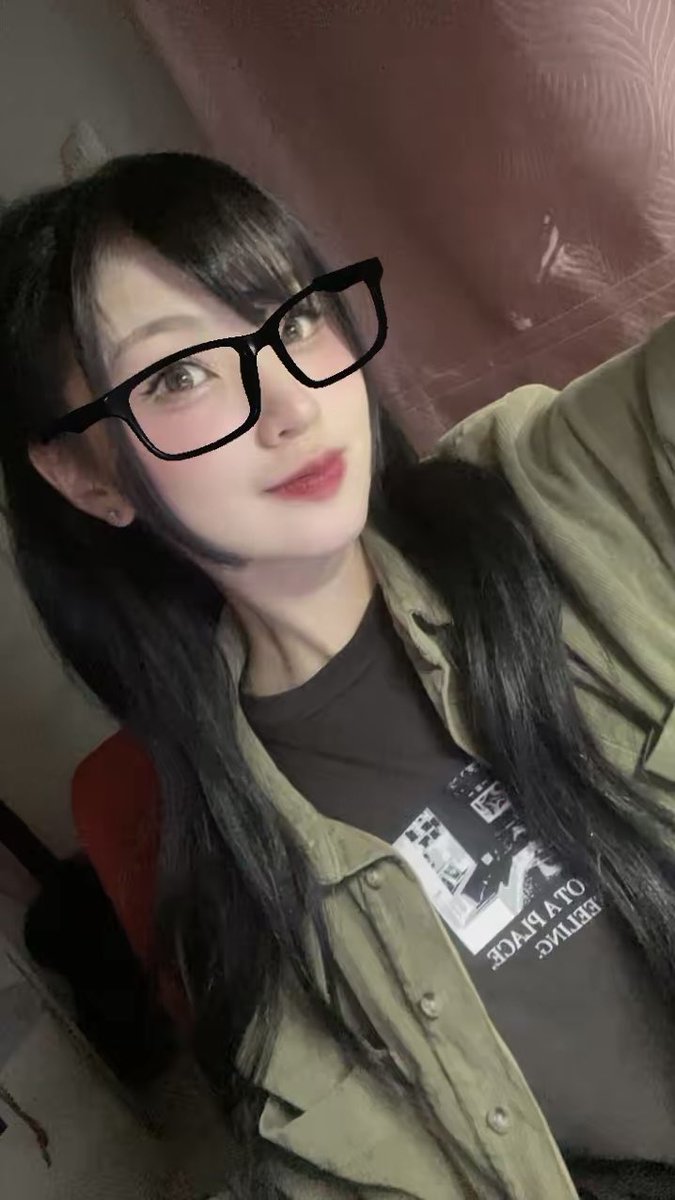 Y_CynthiaJKT48's tweet image. Merasa menjadi mahasiswa desain lagi 🤓🙈