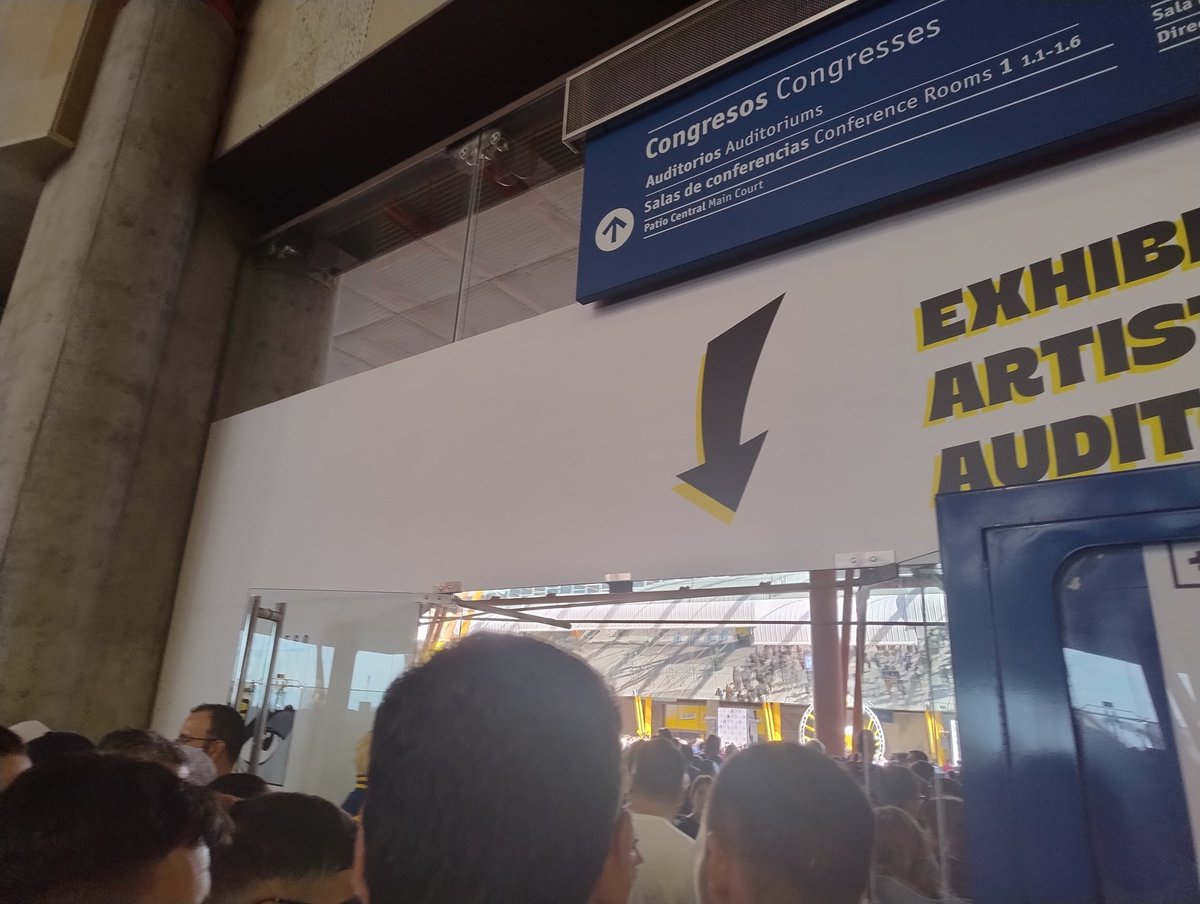 Para 120mil entradas vendidas ya podían haberse currado un poco más los accesos en la cola-con digo <a href="/comicconmalaga/">San Diego Comic-Con Málaga</a> cuellos de botella, accesos mal señalizados, colas no señalizadas, pésima organización