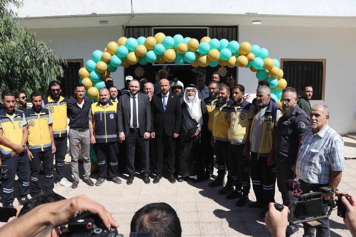 افتتاح مركز للدفاع المدني لتعزيز الاستجابة الطارئة في ريف حمص الغربي

برعاية وزير الطوارئ وإدارة الكوارث السيد "رائد الصالح"، وبحضور محافظ حمص الدكتور "عبد الرحمن الأعمى"، ومدير الدفاع المدني السوري السيد "منير مصطفى" وفعاليات رسمية وأهلية، تم افتتاح مركز للدفاع المدني في مدينة