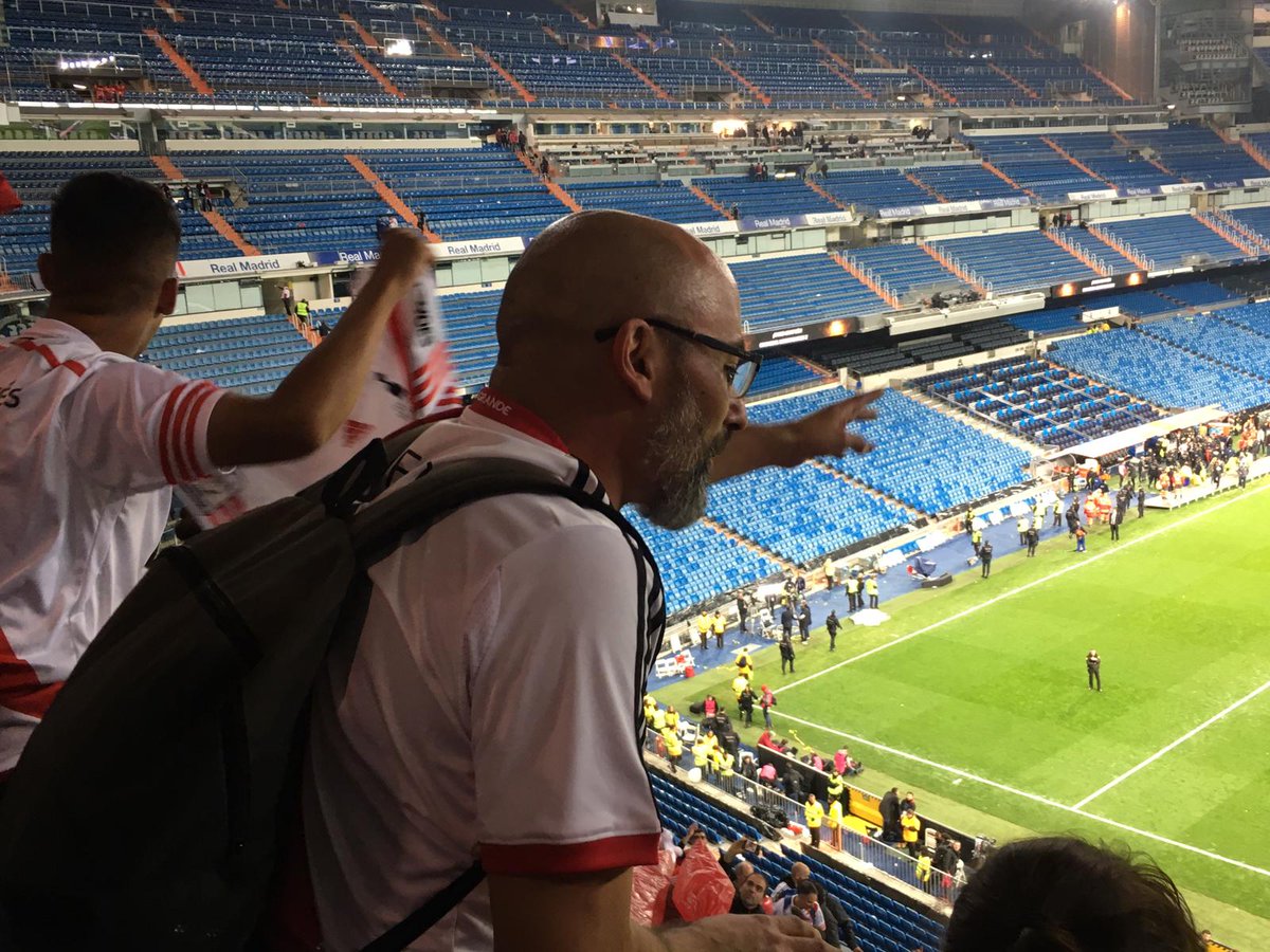 fv_arg's tweet image. De la cuna hasta al cajón 😎🐔
Desde Banfield hasta Madrid.
La distancia no para esta locura. 
Feliz día para los/as riverplatenses del 🌎
#DiaInternacionalDelHinchaDeRiver 
#SoyDeRiver
#DeRiverYoSoy
#RiverEsMundial