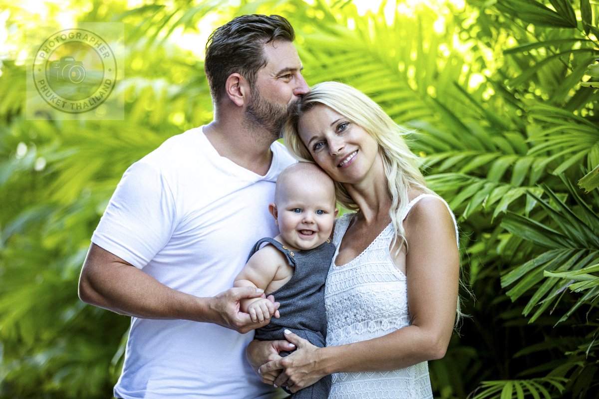 PhotographerTh's tweet photo. Capturing timeless family moments in the stunning paradise of Phuket. 
Let us create beautiful memories together! 
📸 Book your session now: 
WhatsApp +666833986108. 

#familyphotoshoot #PhuketPhotography #MemoriesInParadise #PhotographerPhuketThailand #phuketphotographer https://t.co/mhNyotuwbm