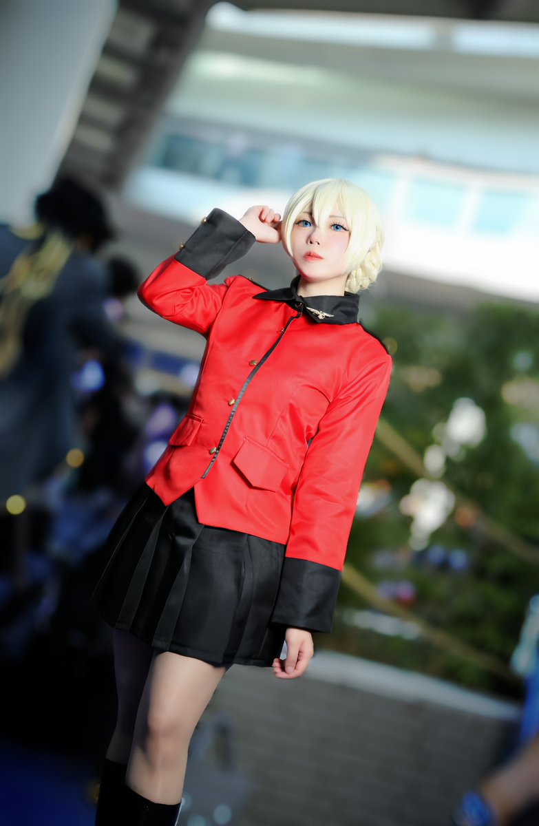 Araki_ShuoCos's tweet image. Cosplay／𝔾𝕀ℝ𝕃𝕊 𝕦𝕟𝕕 ℙ𝔸ℕℤ𝔼ℝ

①逸見エリカ  大洗制服
#コスサミ2024 #WCS2024

②ダージリン  聖グロPJ
#コスサミ2025  #WCS2025

📸：@jac_NesamaLove 

ガルパンはいいぞ