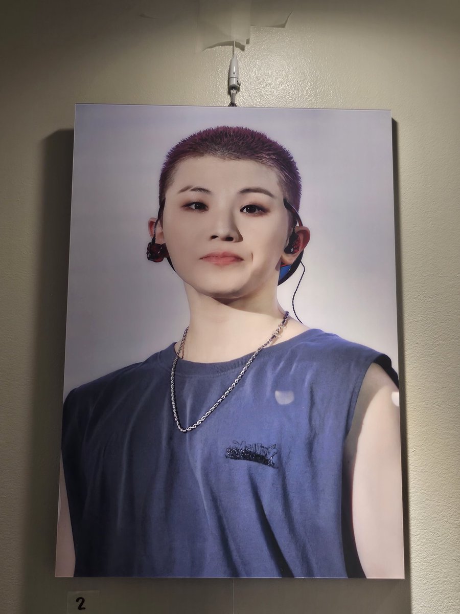 이형제카페 다녀왔습니다!
전날에 갑자기 가고 싶어져서
같이 갈 사람 구해서 갔는데 너무 이뻤어요ლ
럭드에 3만원쓰고 한 번만 더 하면 환불도
안 해주신다는 말씀을 듣고...ㅋㅋㅋㄱ
마지막에 들려서 미니액자랑 붙어있던 것들 나눔받고 왔답니댜..ლ

#이형제의_손을_잡고_어디든지_GO_GO
#HoLEEday