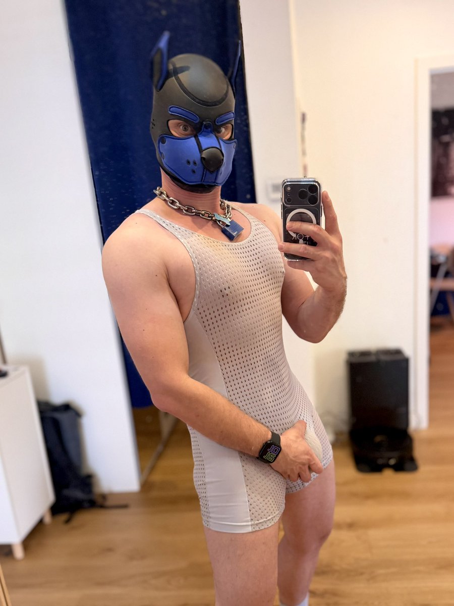 Found my old singlets again. I'm filling them out a lot better now 😏