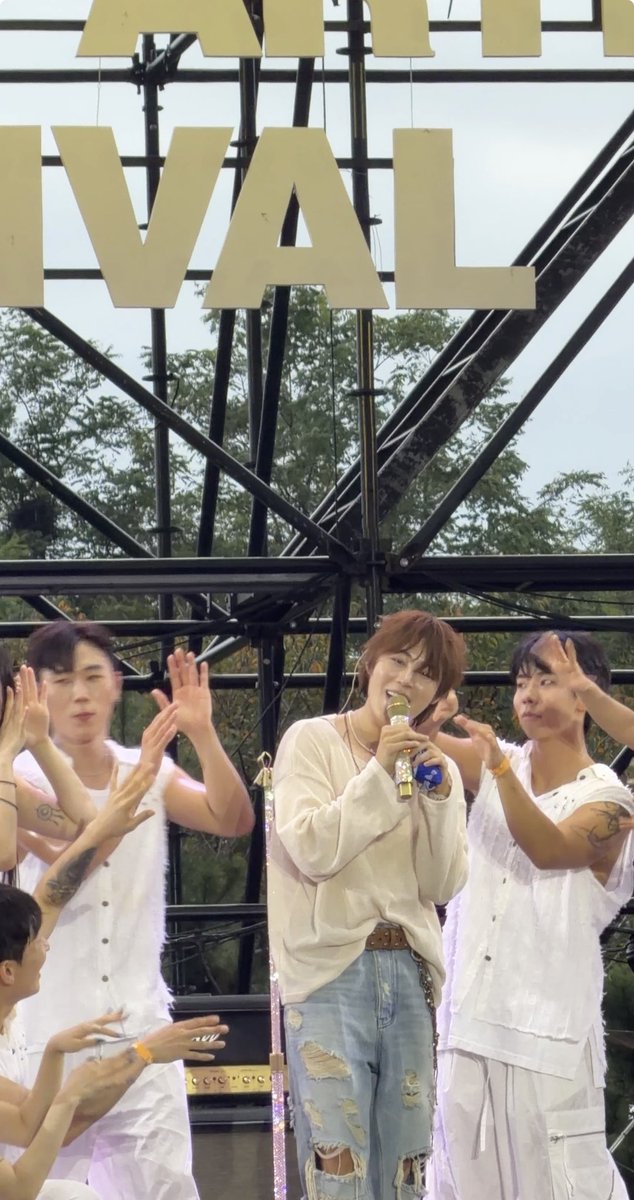 스윗운☁(💙) ‎𝕋𝕖𝕝𝕝 𝕥𝕙𝕖 𝕨𝕠𝕣𝕝𝕕 tweet media