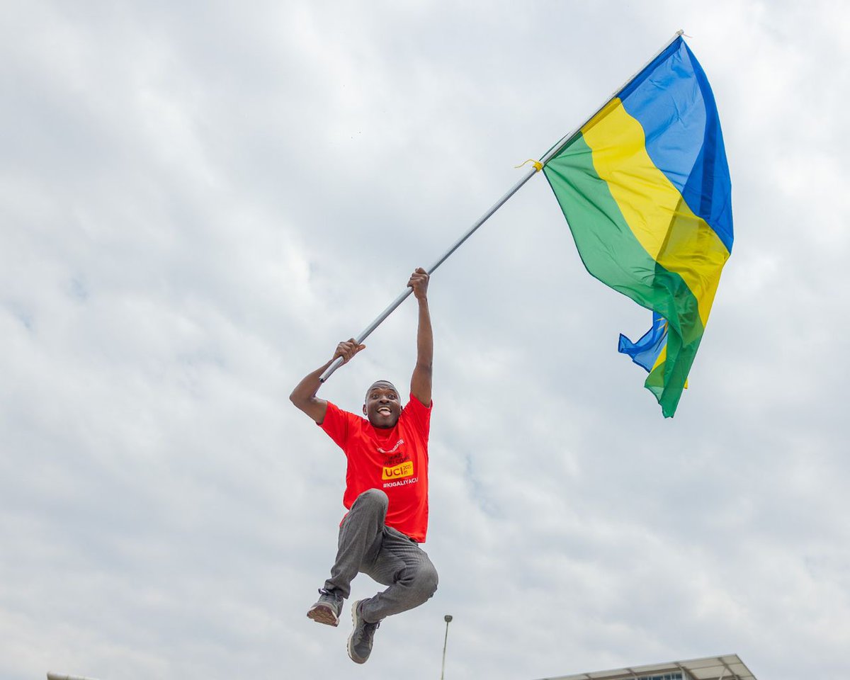 Shampiyona y'Isi y'Amagare ya 2025 yaberaga i Kigali, irasozwa uyu munsi. Iyi minsi 8 yaranzwe no kwitanga, guhatana n'ubunyamwuga muri uyu mukino w'amagare, inahuza abakinnyi, abafana ndetse n'abantu batandukanye bari mu bikorwa byo gutegura iri rushanwa. U Rwanda rutewe ishema