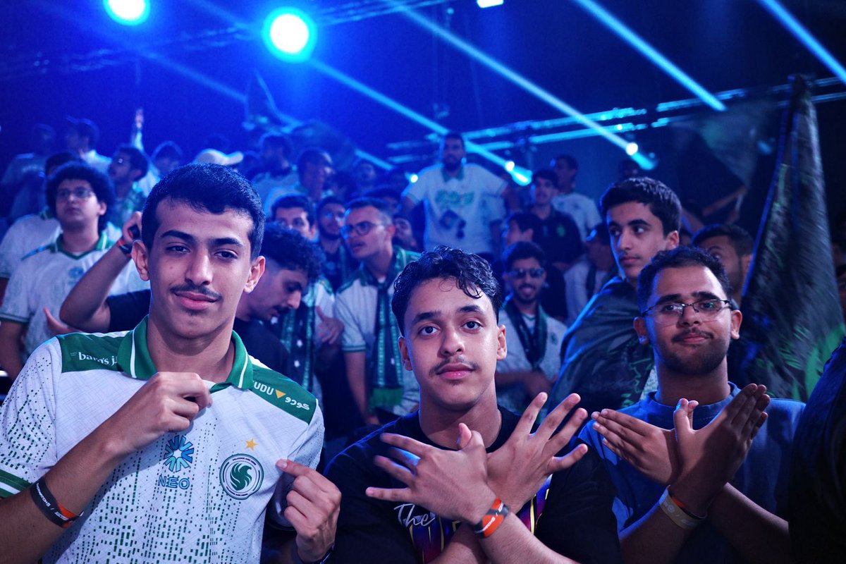 GreenFalconsGG's tweet image. لـحـظـة الفوز في أوفرواتش 💚🦅🏆

#EWCRecap