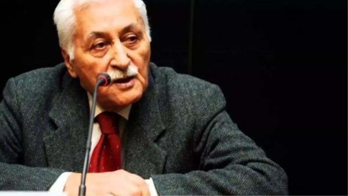 Cebeci İstasyonunda bir akşam üstü
Yeni baştan yaşıyorduk kaderimizi
Cebeci İstasyonunda bir akşam üstü
Bir başka türlüydü bu insanlar
Sen bir başka türlüydün
Gözlerin yine öyle bir bilinmez renkteydi
Gözlerin gözlerimde erimekteydi
Bir mermer heykel gibi yanımda duruyordun
Beni