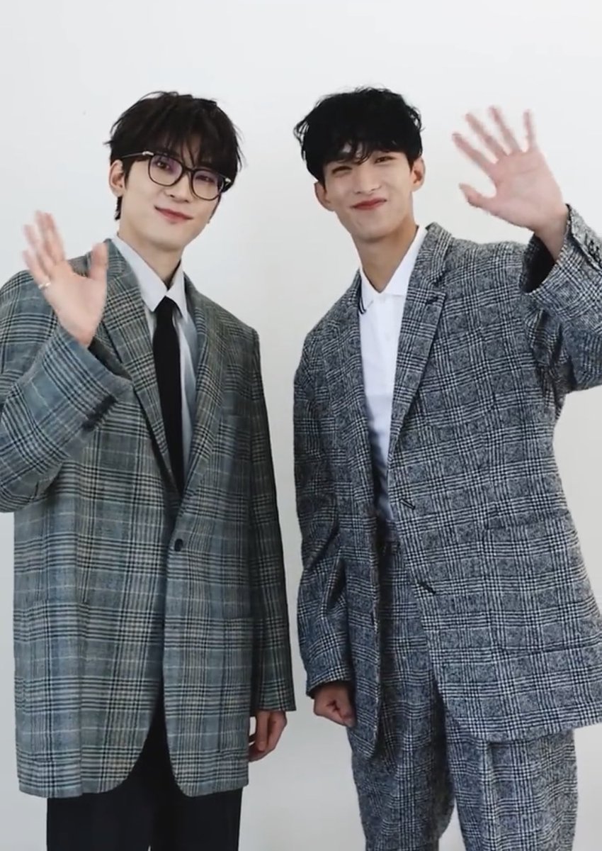 내일이 시험이라니 내일이 시험이라니😭

귀여운 직선즈보고 잘 찍을게요🥹💗