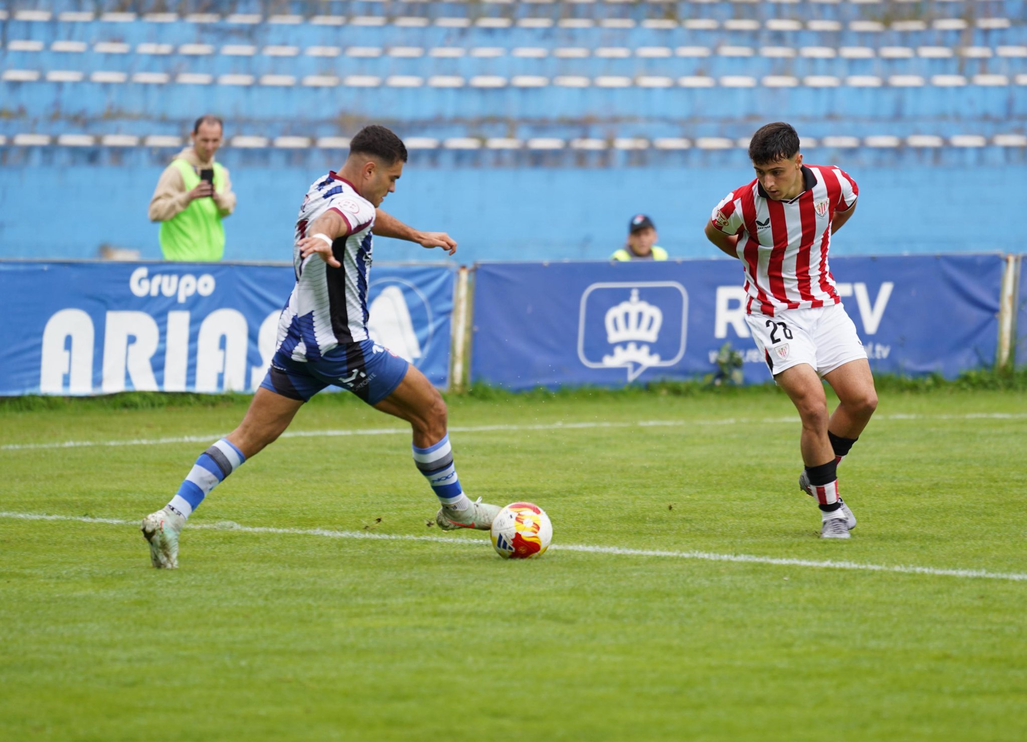 Raúl Rubio encarando a Monreal durante la primera parte - RAI