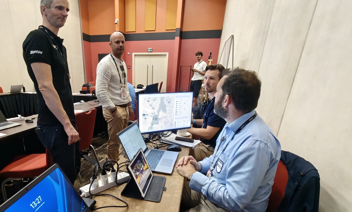 Adam Hansen tweet media