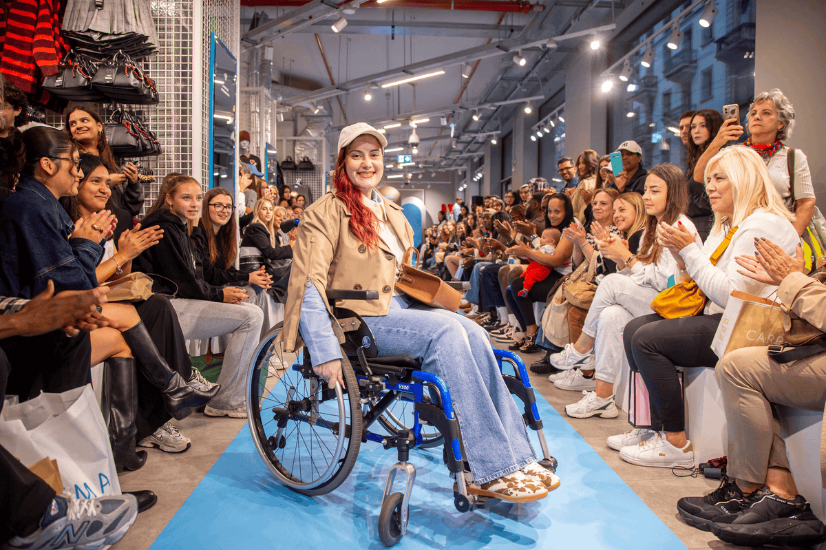 LaVocedeiBrand's tweet image. 🚨 Primark debutta in passerella a Milano!
Nuova collezione AI 2025-26 + linea Adaptive 🔥
Un evento inclusivo che ha conquistato il pubblico 👏
👉 lavocedeibrand.com/stili-tendenze…
@Primark  #Primark #MFW #Moda2025