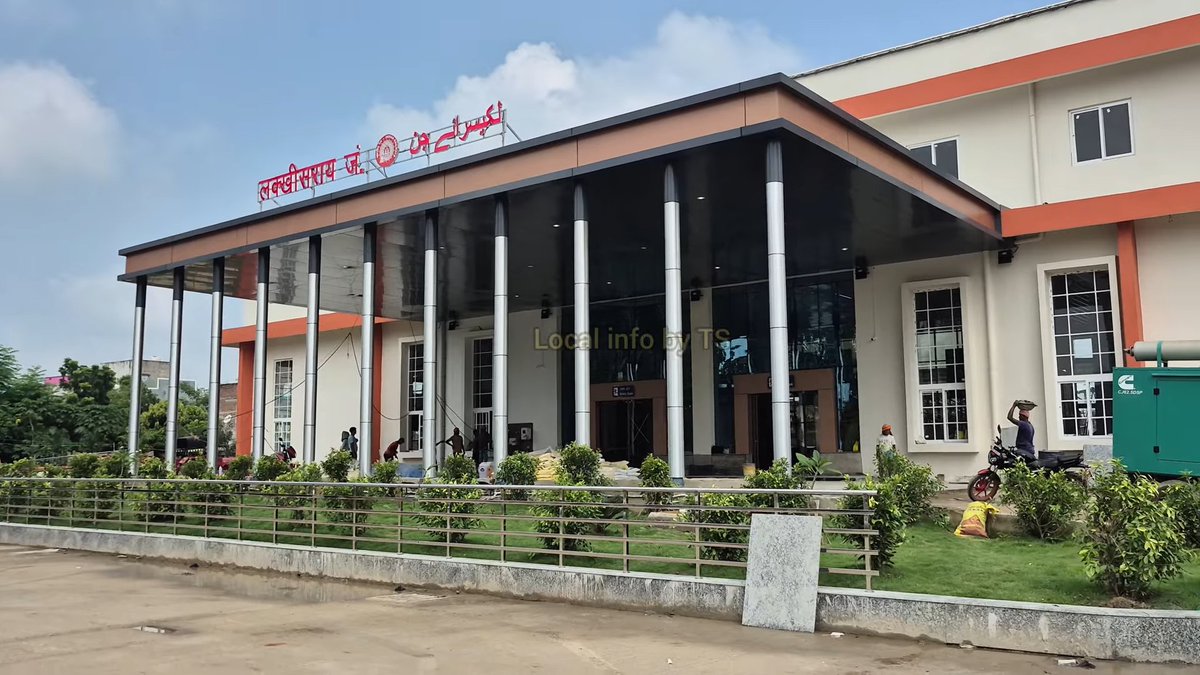 Siege4570's tweet image. Lakhisarai Jn. station redevelopment in Bihar is making steady progress!

▪️New parking area completed
▪️Station building work in final stages

A modern upgrade set to enhance passenger experience.
(📷 Local Info By TS)

#AmritStations #StationRedevelopment