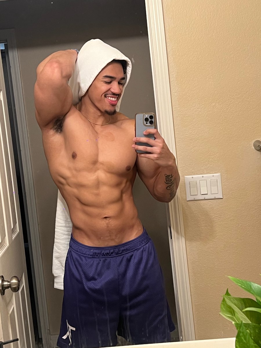 itztyzon's tweet image. wanna see what’s under the shorts?