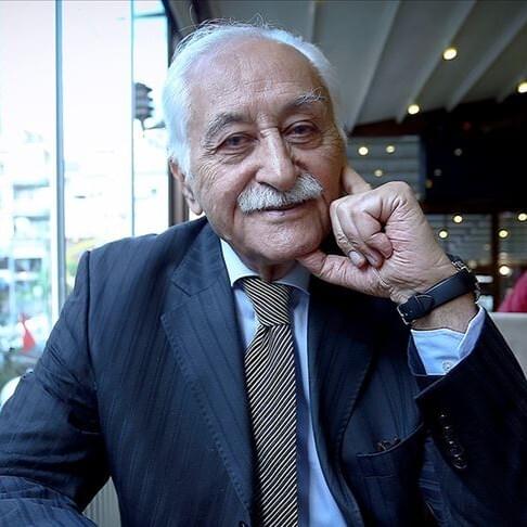 "Şimdi, şimdi seni düşünüyorum
Cebeci yollarında rüzgarlar esiyor, serin
Paramparça düşmüş gönül ufkuma
İki yıldız gibi gözlerin
Gel Ey ciğerime saplanan hançer
Gel ey yüreğime oturmuş kurşun
Göçmen kuşlar gibi çok uzaklardan
Gel artık
Ne olursun"
 
#YavuzBülentBakiler