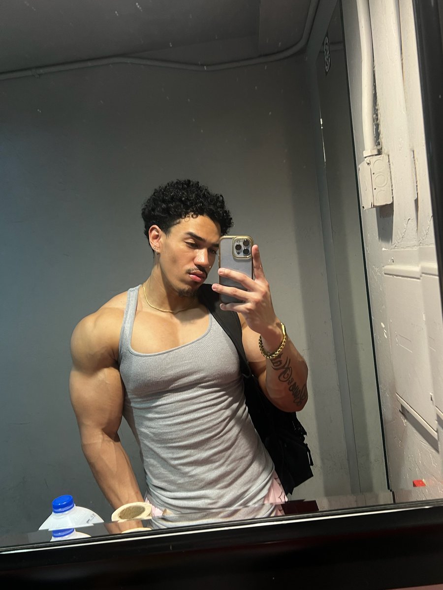itztyzon's tweet image. i’ll stop teasin when u say so