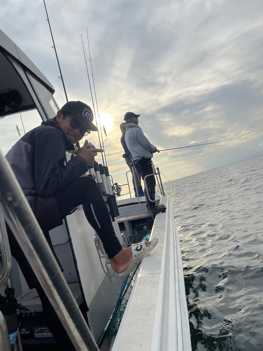 ランカー便
カズボートさんで午前と午後の二便

それぞれ80と83のランカー1本ずつ！最高！

午後は自分の船でロクマル釣ってくれた人達の会になりましたw