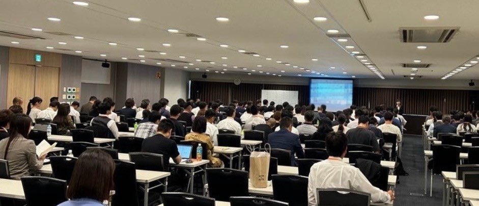 昨日は参政党政治塾でした🍊近畿ブロック会場には、なんと130名もの同志が🥹✨

さらに東大阪市からは、当方含め5人もの塾生が参加しており、とても心強く感じました🥳🍀

講義では参政党への理解をより深めることができ、また様々な職業の方々と交流し、貴重なお話をたくさん伺うことができました🌸