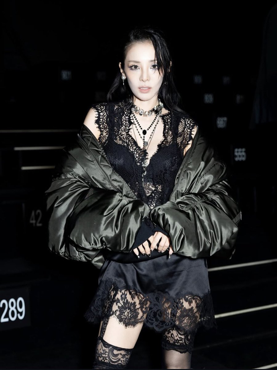 chriszlchye's tweet photo. OMGGGGGGG 

SANDARA FOR Dolce and Gabbana
#SANDARAxMFW
#SandaraPark #산다라박 @krungy21 https://t.co/HQznlNEtv7