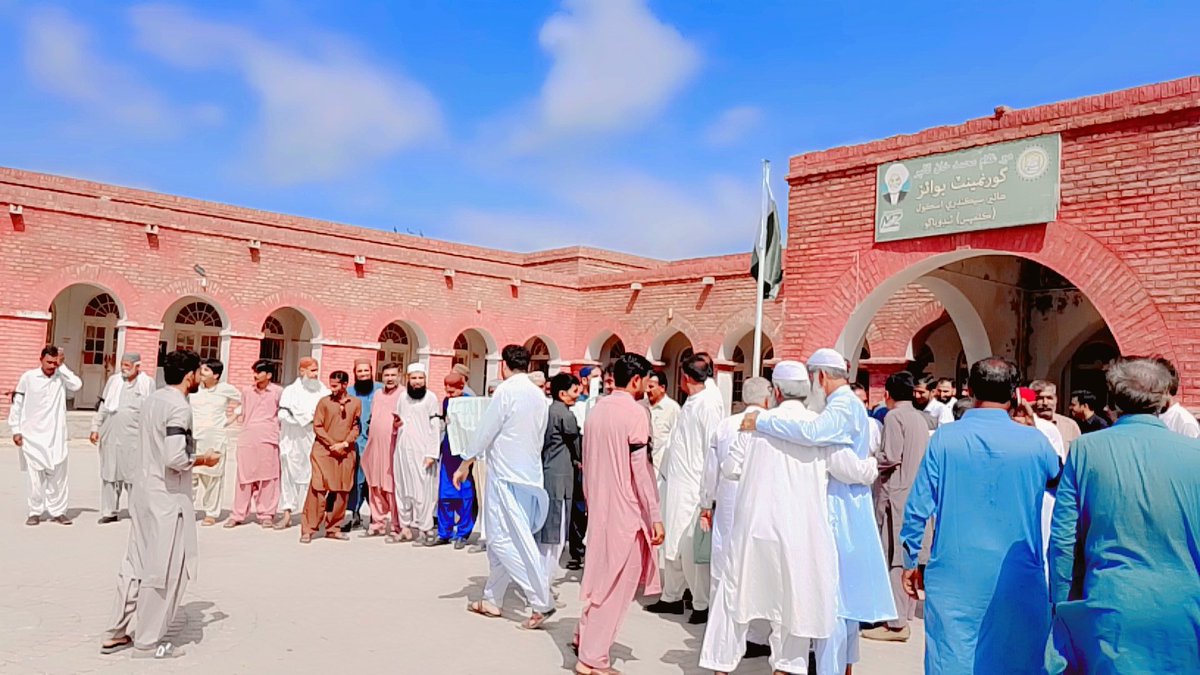 Barkatali243's tweet photo. #JusticeForSindhEmployees https://t.co/pa5tgabGp0