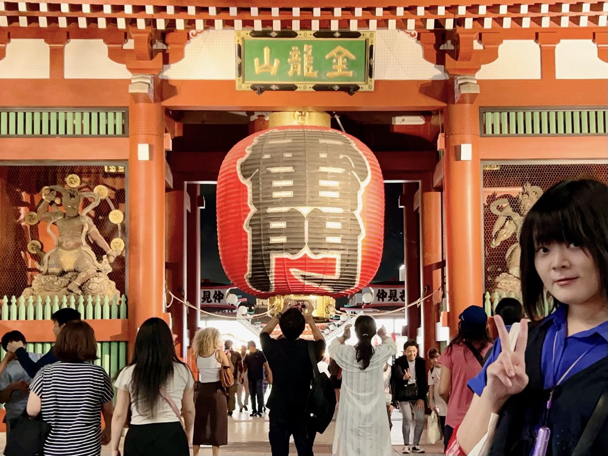 YUI_OKUDA_0108's tweet photo. I've come to Tokyo today to attend a meeting tomorrow as a presenter at the #ScienceMoves Conference, which I attended in April of this year🎶 I'm staying in the Asakusa area (#浅草)🎵 Asakusa is a representative tourist destination in Tokyo, where the atmosphere of the downtown area of ​​the Edo period coexists with the bustle of modern times😊 So beautiful✨ I ate the matcha-flavored fried buns, which are popular in Asakusa🎶 So delicious💕 I'll do my best at the meeting tomorrow🎵