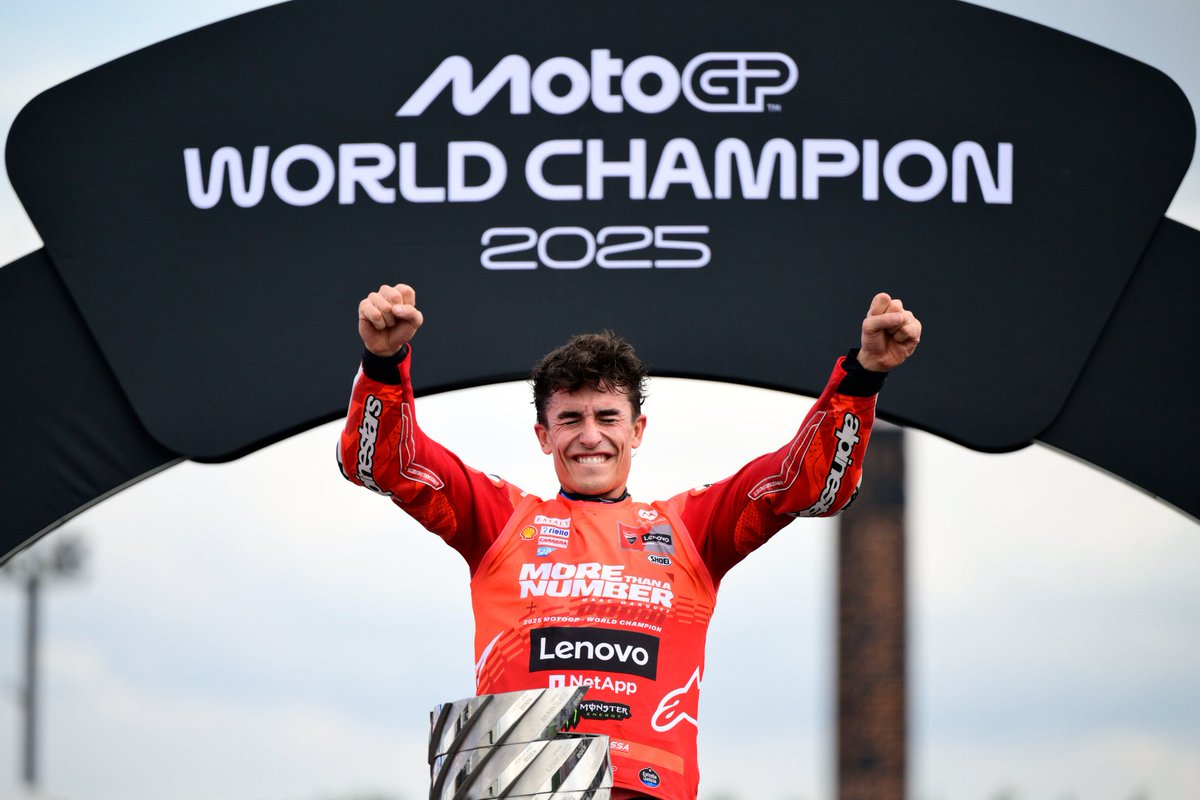Alka1965's tweet photo. Día grande para el motociclismo español 🇪🇦
Lo ha vuelto a hacer
@marcmarquez93 🙌🏻
#WordChampion2025
9️⃣ 🏆🏆🏆🏆🏆🏆🏆🏆🏆
ENHORABUENA 👏🏻👏🏻👏🏻
@ducaticorse
#motegigp https://t.co/YsKp1Chb3Q
