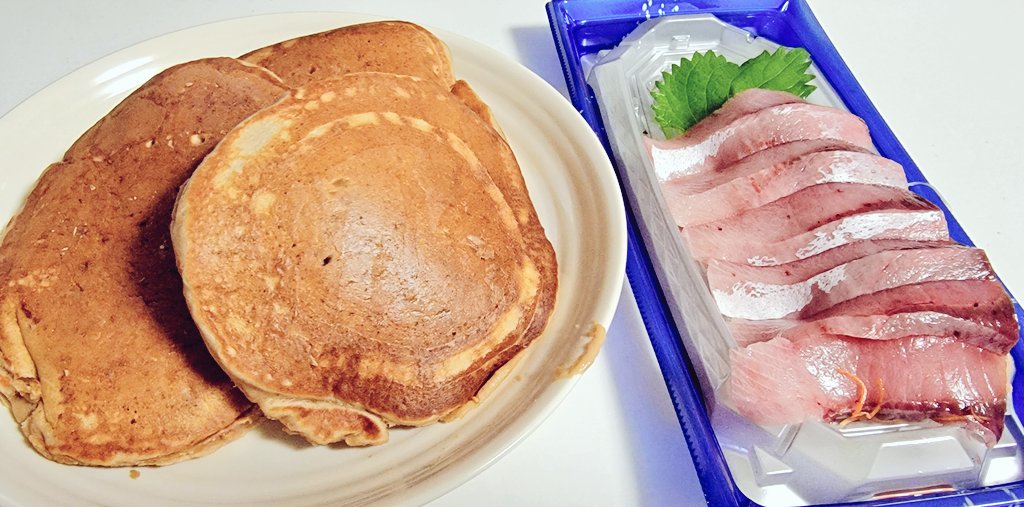 私は自由なの。
だからね、ホットケーキと刺身を一緒に食べるの。食べたいと思ったからね。
ココアパンケーキだと思った？
ううん。これMILO。

怖いか？自由が。私が。