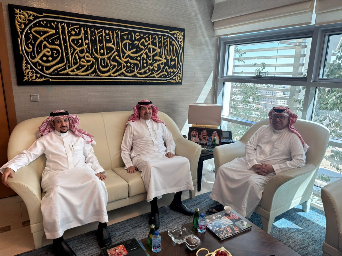 استقبل القائم بالأعمال بالإنابة #محمد_بن_حسن_مونس <a href="/monis557/">M.MONIS</a> مساعد المشرف العام على #مركز_سلمان_للاغاثة<a href="/KSRelief/">مركز الملك سلمان للإغاثة</a> الدكتور
#عقيل_الغامدي ومدير البرامج التطوعية
الدكتور
#علي_القرني 
وجرى خلال اللقاء بحث مشروعات المركز في الأردن وسبل تعزيزها.