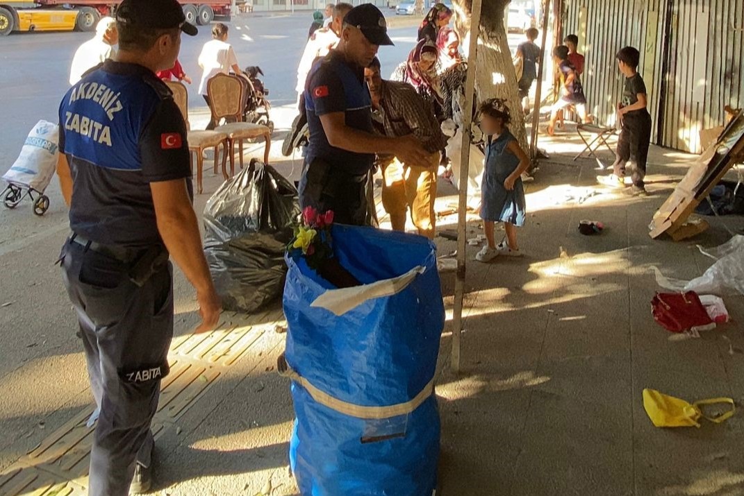 Zabıta izinsiz pazara izin vermedi | Mersin Post mersinpost.com.tr/haber/13364/za… #Mersinpostcomtr #Mersinpost #Sondakika #Mersin #Toroslar #Akdeniz #Tarsus #Yenişehir #Mezitli #Erdemli #Silifke #Mut #Gülnar #Aydıncık #Bozyazı #Anamur
#zabita #zabitadenetimi <a href="/ZeyitSener/">Zeyit ŞENER</a> <a href="/akdenizbld/">T.C. Akdeniz Belediyesi</a>