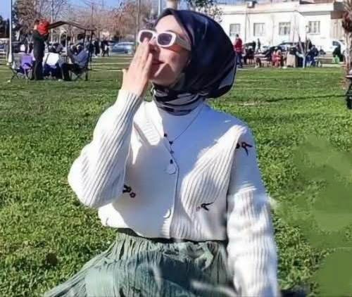 idilgazetesi's tweet photo. Acımız Büyük Yüreğimiz Yanıyor.
#Adana #Pozantı Otoyolu Damlama mevkiinde dün TIR'a arkadan çarpan minibüste yaşamını yitiren #idilli işçilerimizden Halil Boztoğan (51) Maşallah Oktan (22), Emine İrem Oktan (18) olduğu belirlendi.Allah Rahmet Etsin Mekanları cennet olsun. https://t.co/3pjNZ7eZFK
