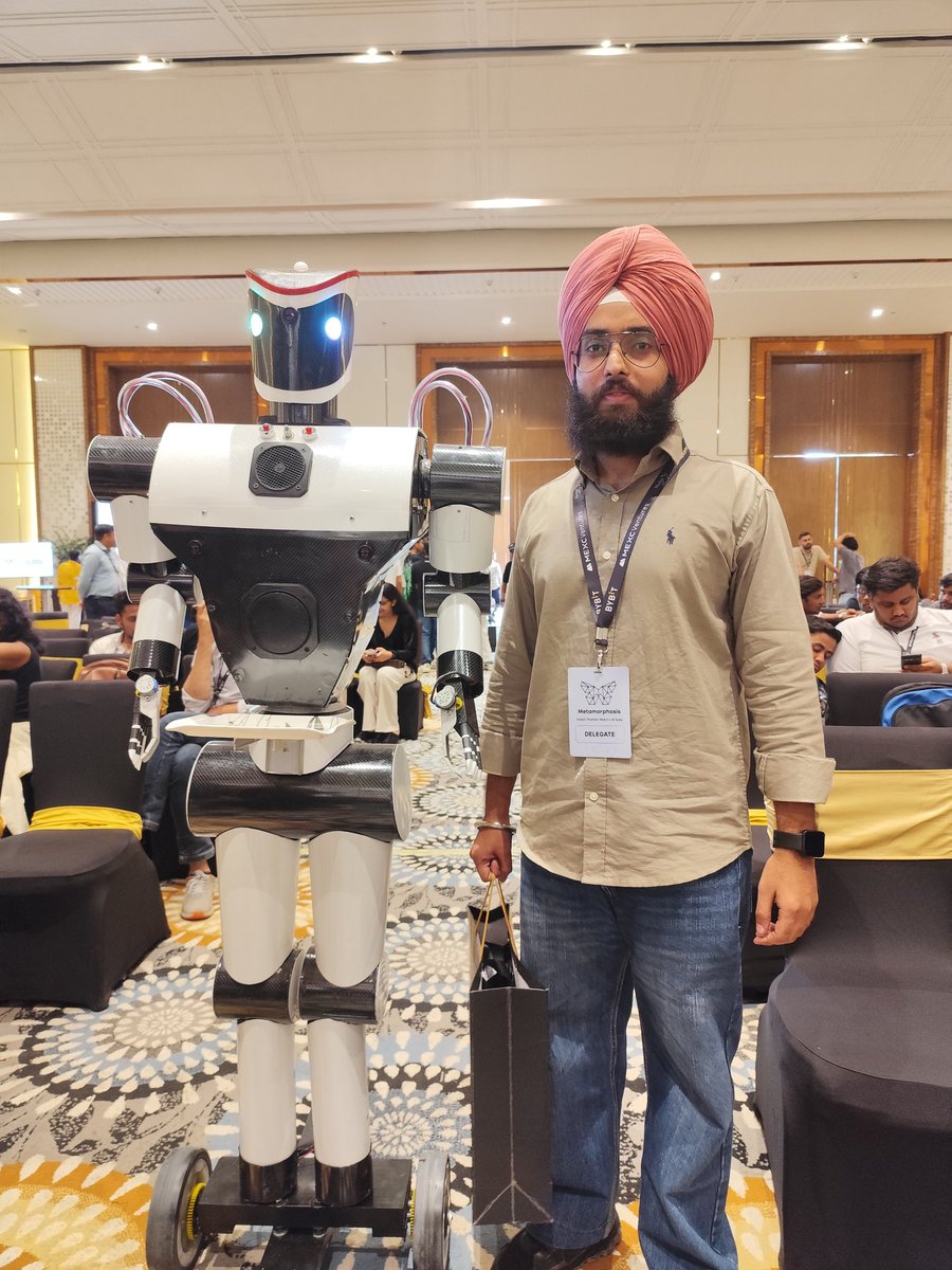 harshpreetweb3's tweet image. Met with Indro, AI Humanoid at @metamorph_conf
