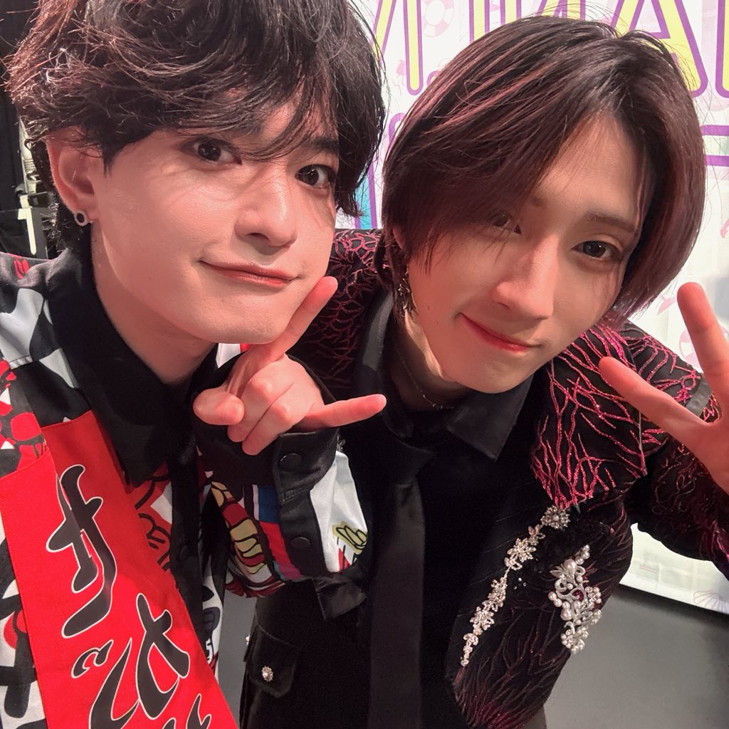 世が世なら!!!さんとの2MANライブお疲れ様でした❗️とてつも楽しかったです！
お互いのカバーもviva⭐︎いー感じっだった！3日間ありがとうございました！
実はまだOWVさんとのコラボライブもあるのでまたよろしくお願いします😊
またねぇ〜👋