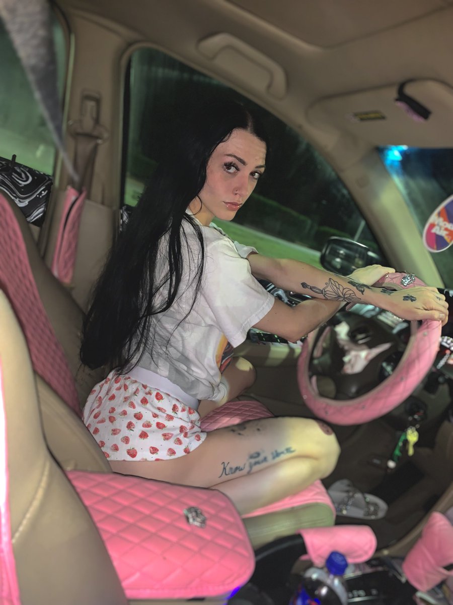 Lizzy Jones tweet media