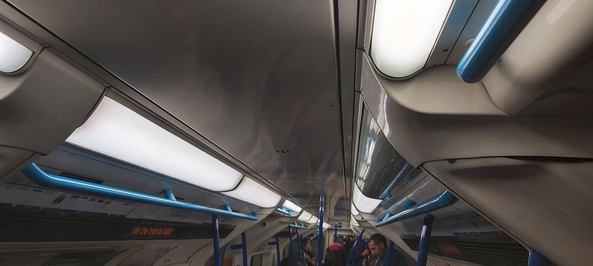 Underground. Return journey.
#underground #londonunderground #vauxhall #london #returnjourney #journey