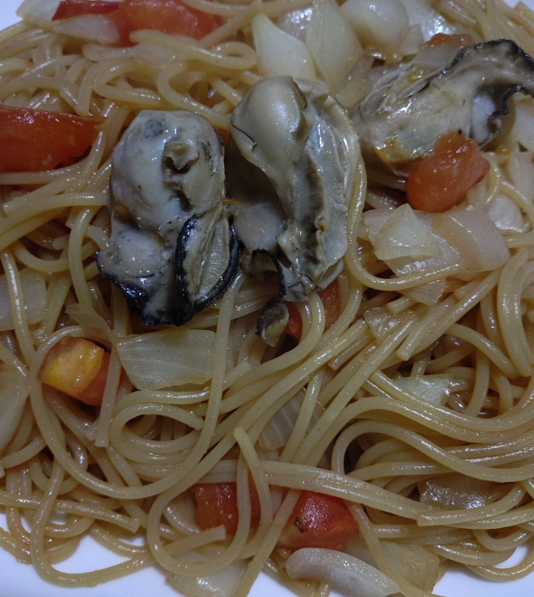 10o01shiro's tweet image. うん👀牡蠣だね

わさび醤油ガーリックにしてみた🦪
パスタの量が3人前はあるが食べる🫣💦
#牡蠣 #広島県 #パスタ