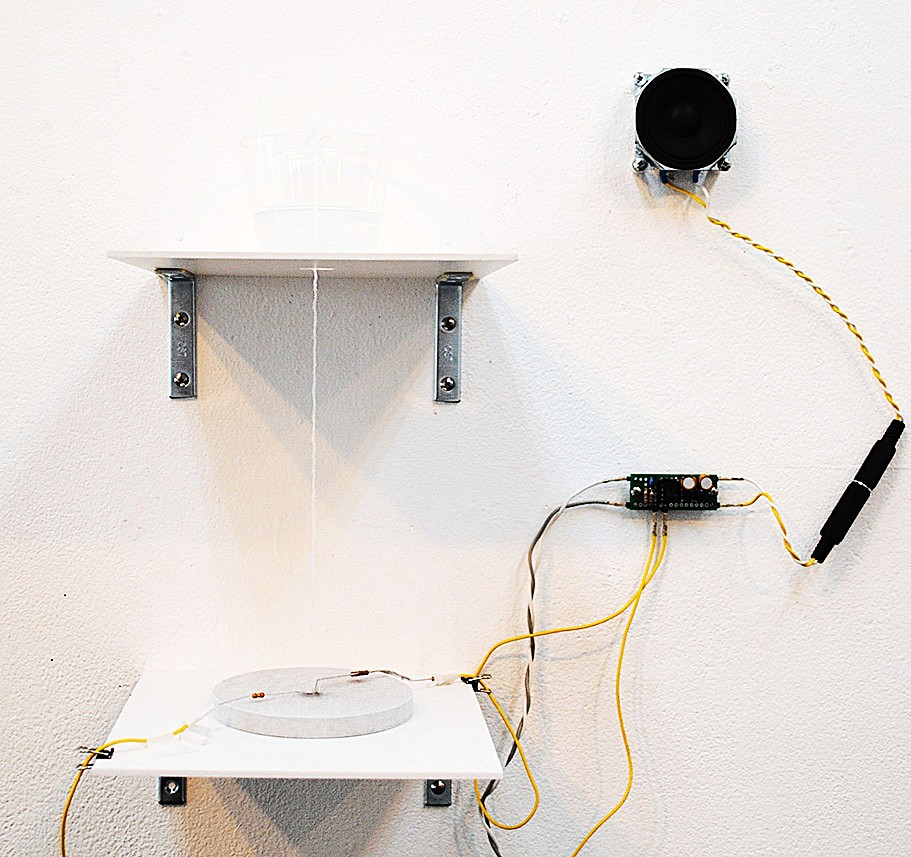 plus1art's tweet image. ◯/ﾟ次会のお知らせ
＋2｜ミホリトモヒサ｜10/8～18｜日・月・火 休廊｜pm1～7
 ミホリは、日常空間にある微細な響きをインスタレーションで表現します。 本展では、窓からの光に反応し音を発する作品をはじめ、電子回路や樹脂版などを素材に空間を構成します。 
plus1art.jp