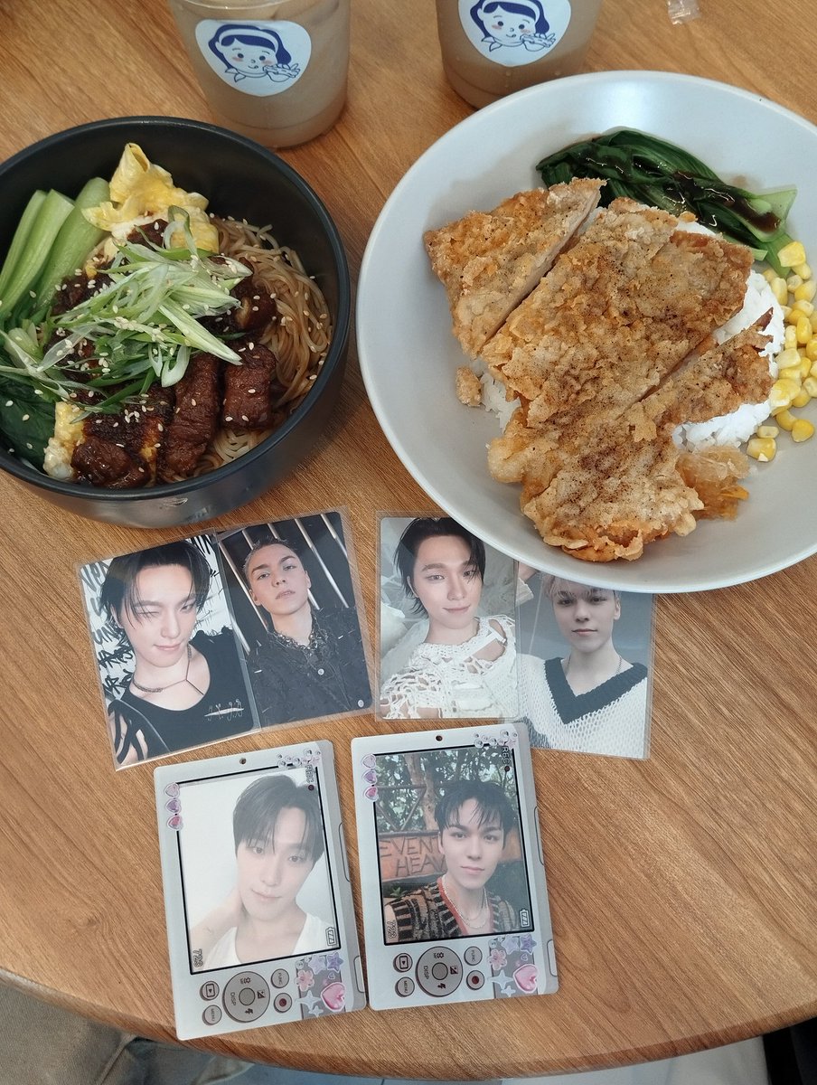 ujihanboos's tweet photo. marami-rami na ring verchanists sa pinas! tysm for this, @withlove0723 ☺️

will post a thread of more photos soon~ 
#RECORD_0723CSE #FOR찬버_WITHLOVE https://t.co/KgYyZJ34zY