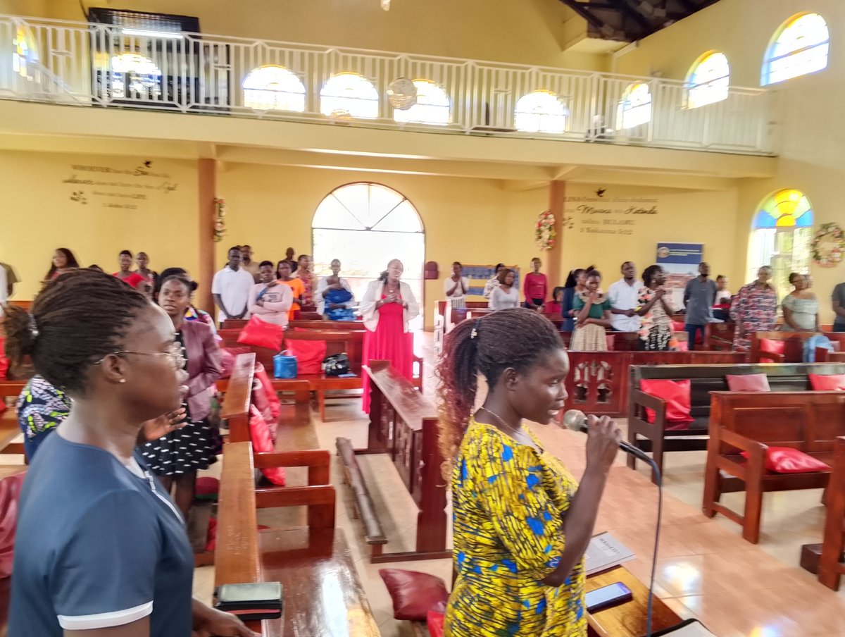 Today l had an opportunity to share the good news 🗞️ at 
📍St Jacob's Church of Uganda Makeke
📌 Topic:  The Cost of Discipshisp 
📌 Scripture: Luke 14:25-27