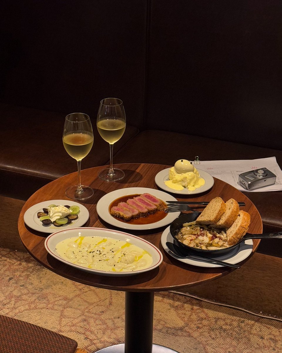 taguttyyy's tweet photo. 東京駅で夜ご飯する時に行ってほしい！
モーニングからディナーまで楽しめる"WK2"
豊富なメニューがずらりと揃ってるから
色んな料理楽しめるし何より人気メニューの
牛レアカツめっちゃ美味しかったな🍽️🐮
ふらっと1人で立ち寄れる雰囲気なのも良き◎ https://t.co/muMgLuYDYm