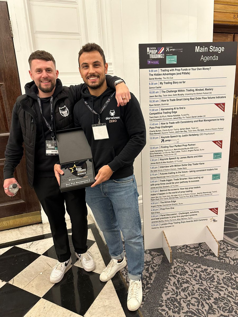 DarwinexZero's tweet image. Yesterday at the London Prop Trading Expo we picked up the award for Best Risk Management Evaluation Model, as voted for by YOU! 🏆

A proud moment, but more importantly a recognition of what makes Darwinex Zero unique: protecting traders and rewarding skill.