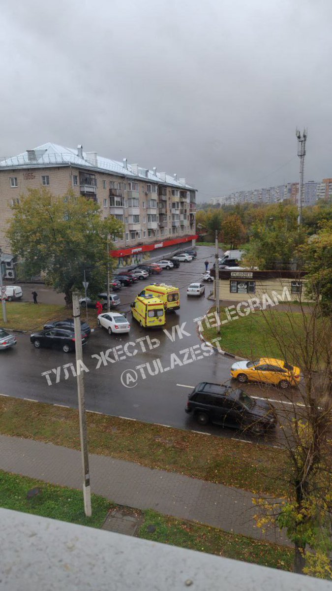 ДТП на Кутузова возле заправки.
На месте две машины скорой помощи.