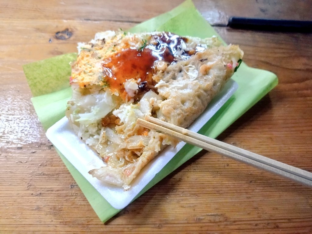 私は今、なんばでキャベツ焼きを食べていますが、既にお好み焼きを一枚食べています

つまりこれはデザートです